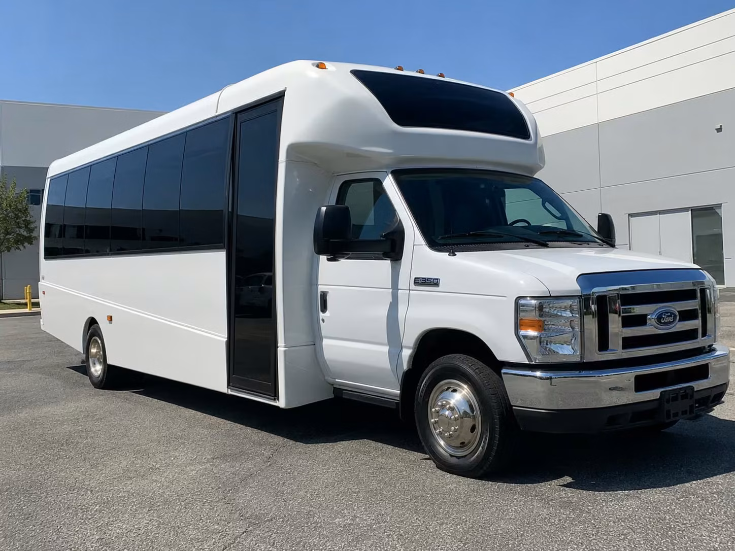 richardson 18 passenger minibus rental