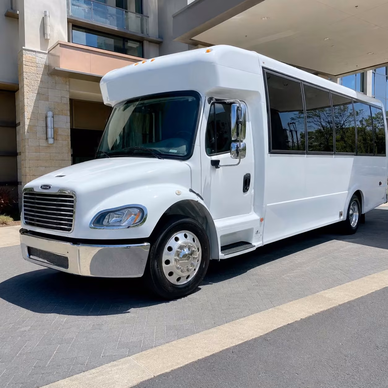richardson 20 passenger minibus rental